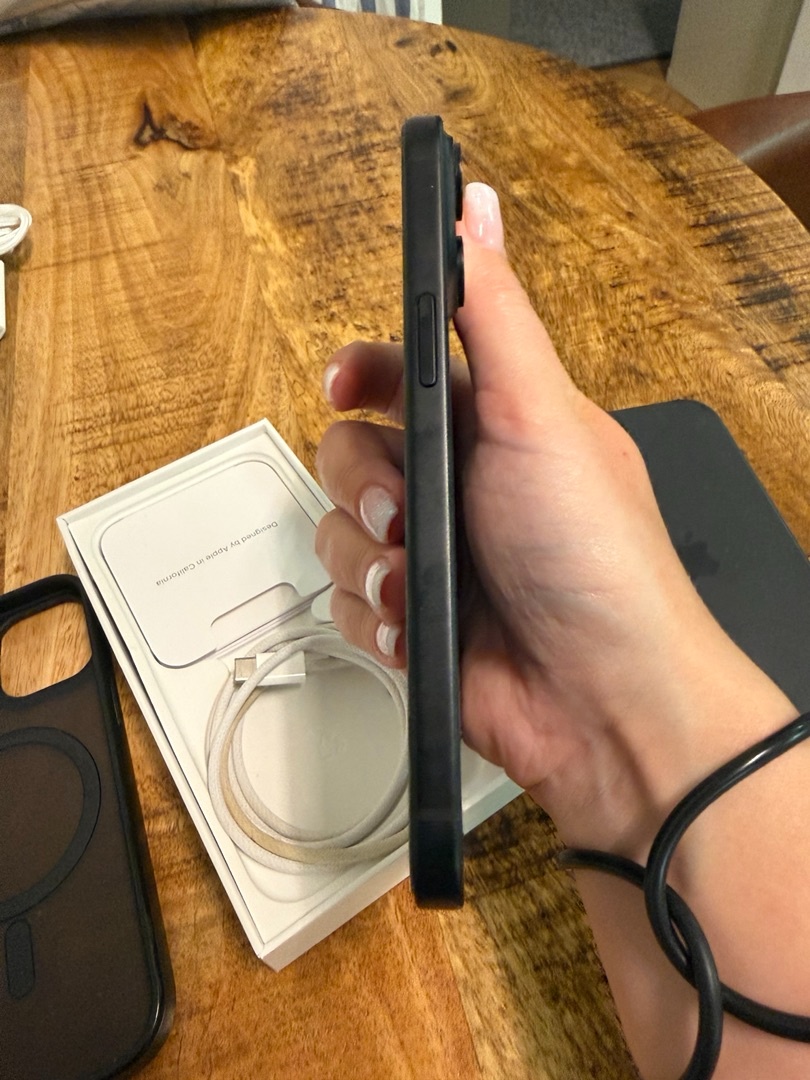 iPhone 15 Black 256GB - 3