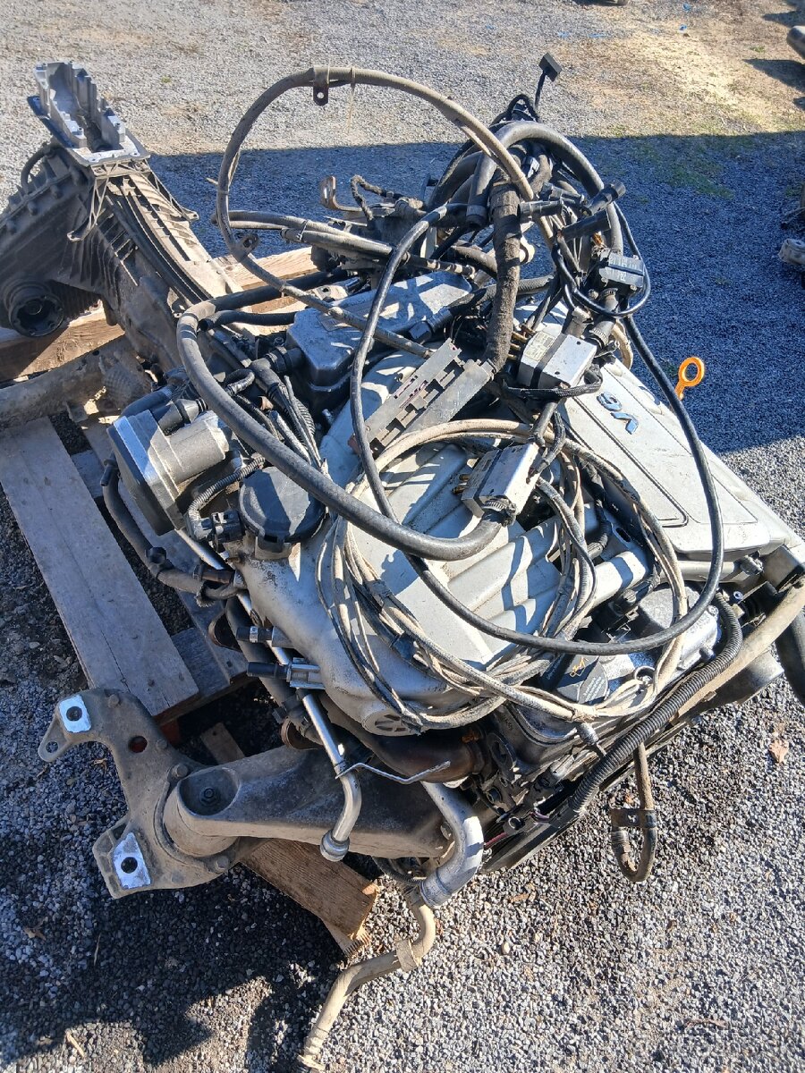 Predám motor VR 6 3,2 benzín - plyn - 3