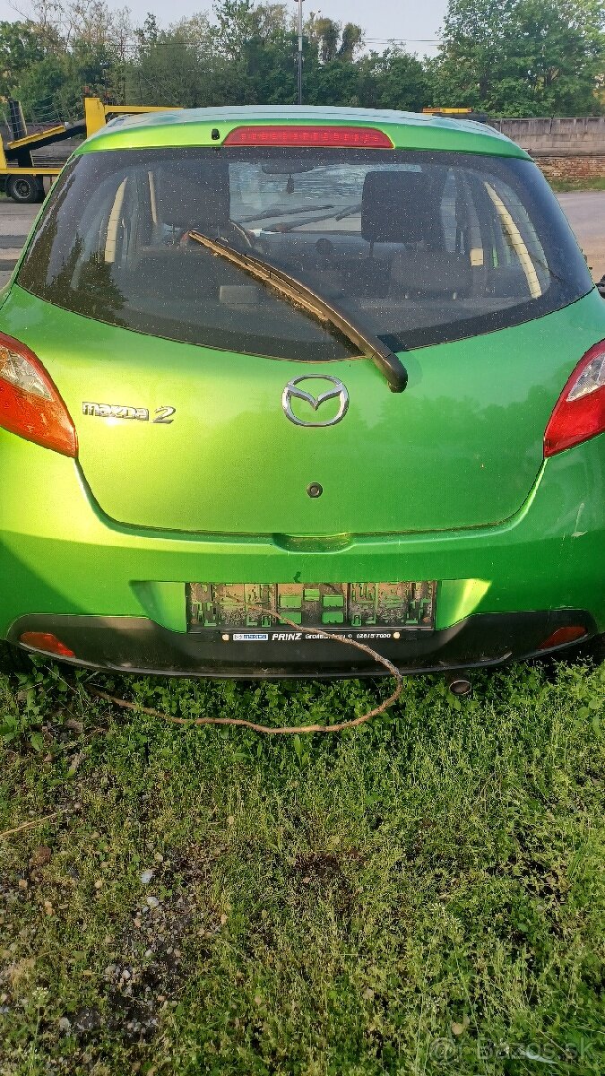Mazda 2 benzín 1.35 i 2011 - 3