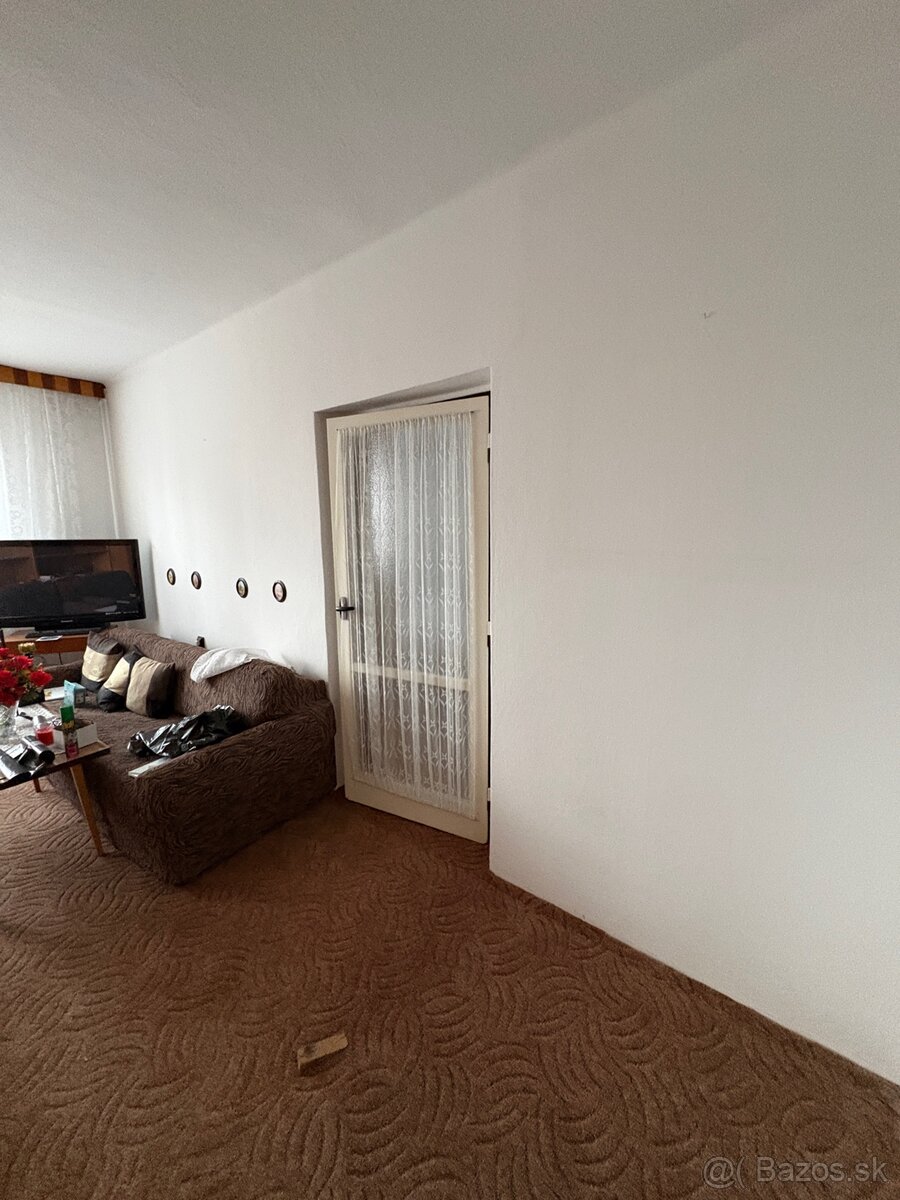 2-IZBOVÝ BYT V CENTRE BÁNOVIEC - 3