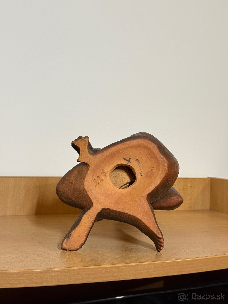 Socha žena s náhrdelníkom - 3