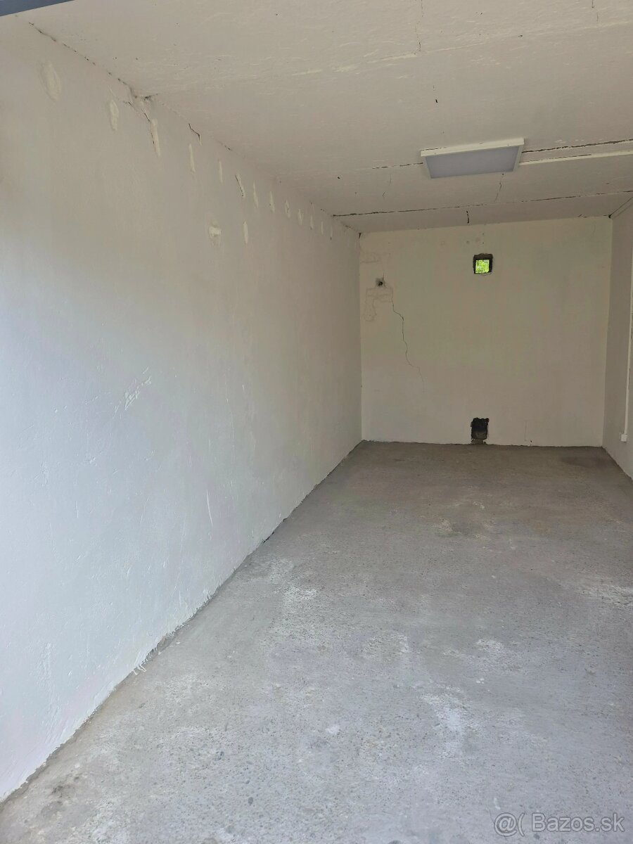 Garáž s pozemkom v osobnom vlastníctve - 3