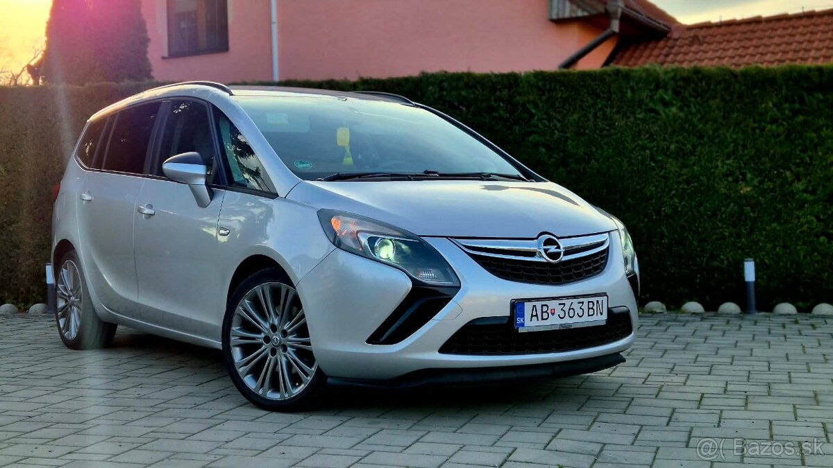 Predam Opel Zafira Tourer 2.0CDTI 166HP - 3