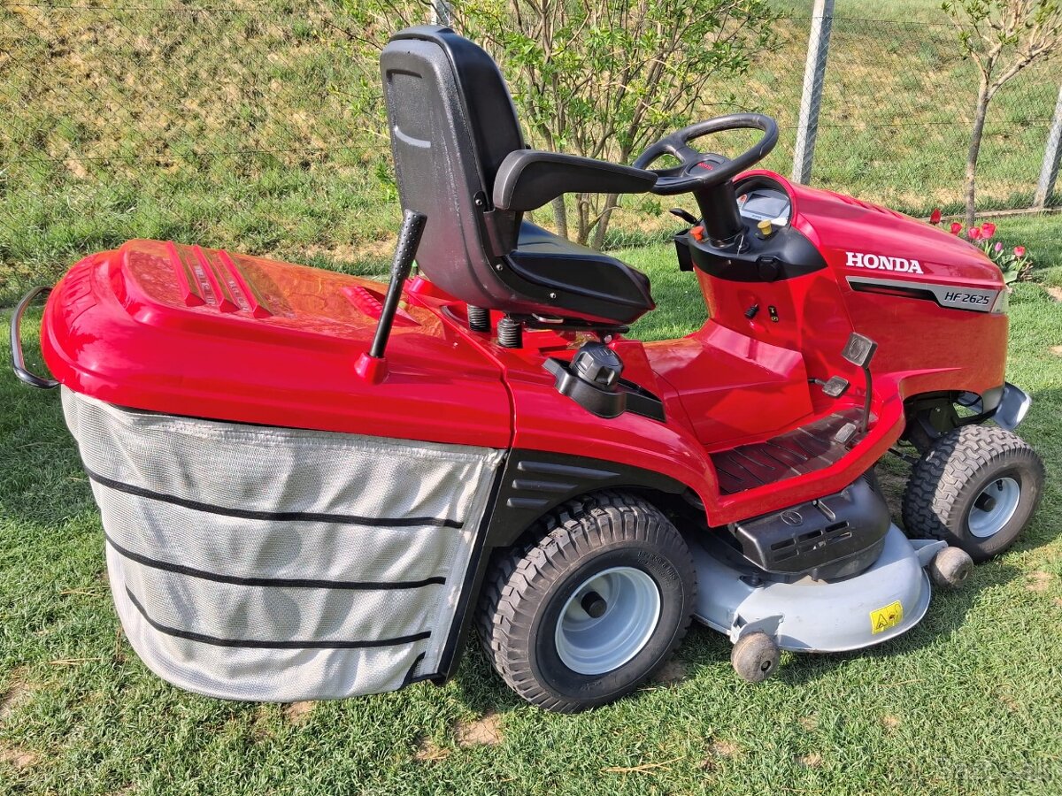 Zahradní traktor Honda HF 2622 - 3