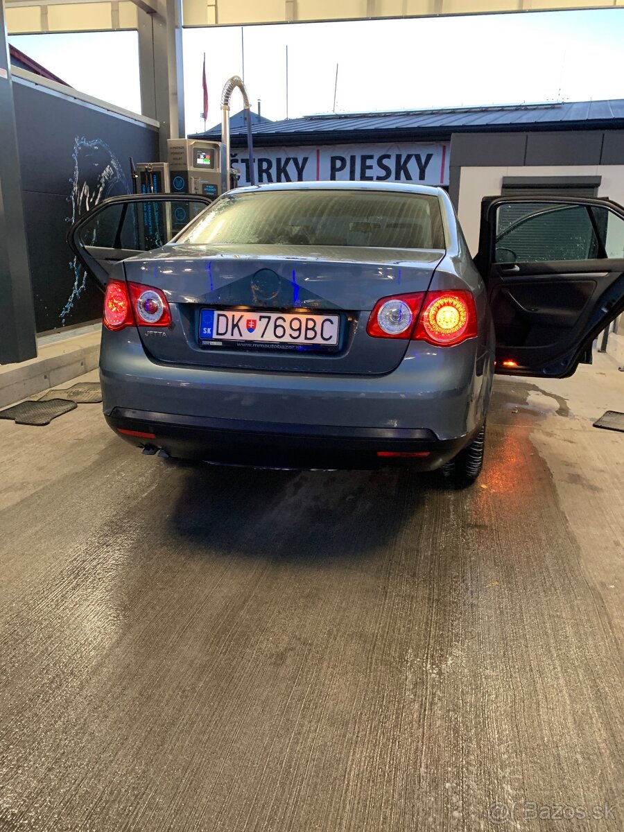 Predám Vymením VW Jetta 1.6 MPI - 3