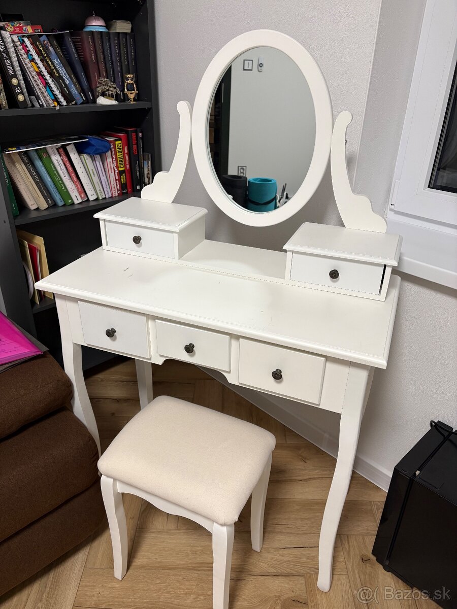 Kozmeticky stolík - 3