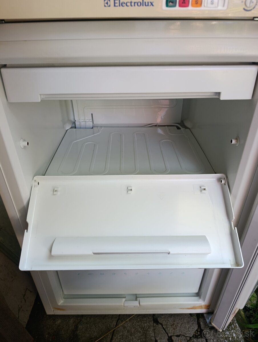 Mraznička 100l electrolux - 3