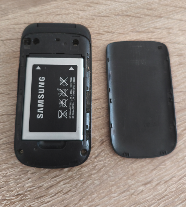 Predám vyklapačku Samsung E1190 - 3