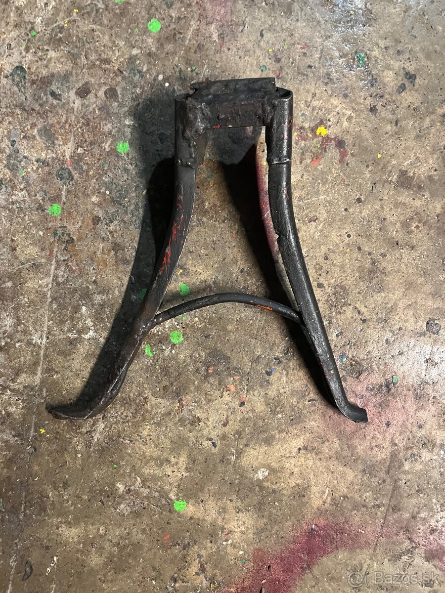 Stojan na pioniera 20 - 3