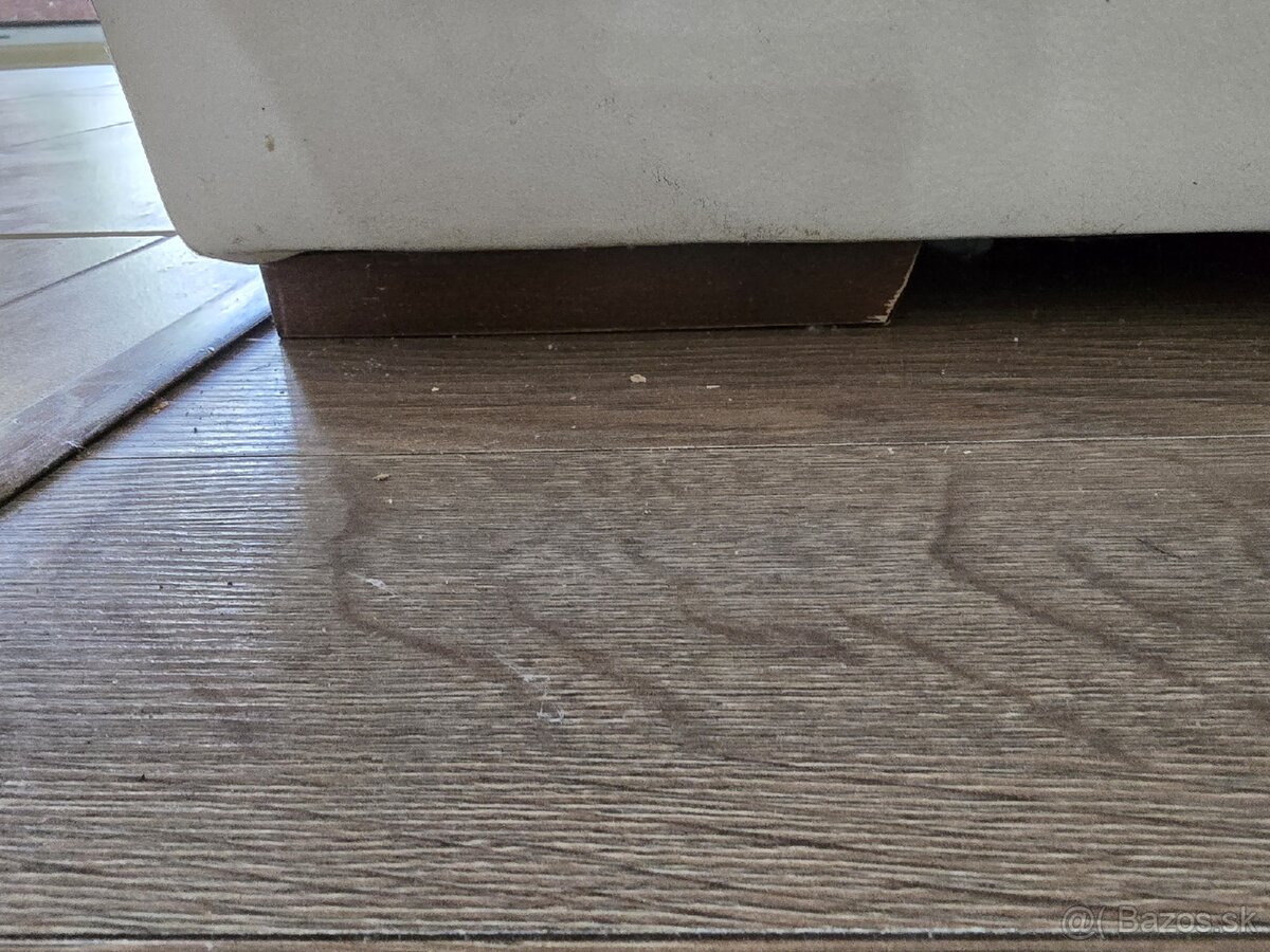 Predam rozkladaci gauc v bezovej kozi - 3