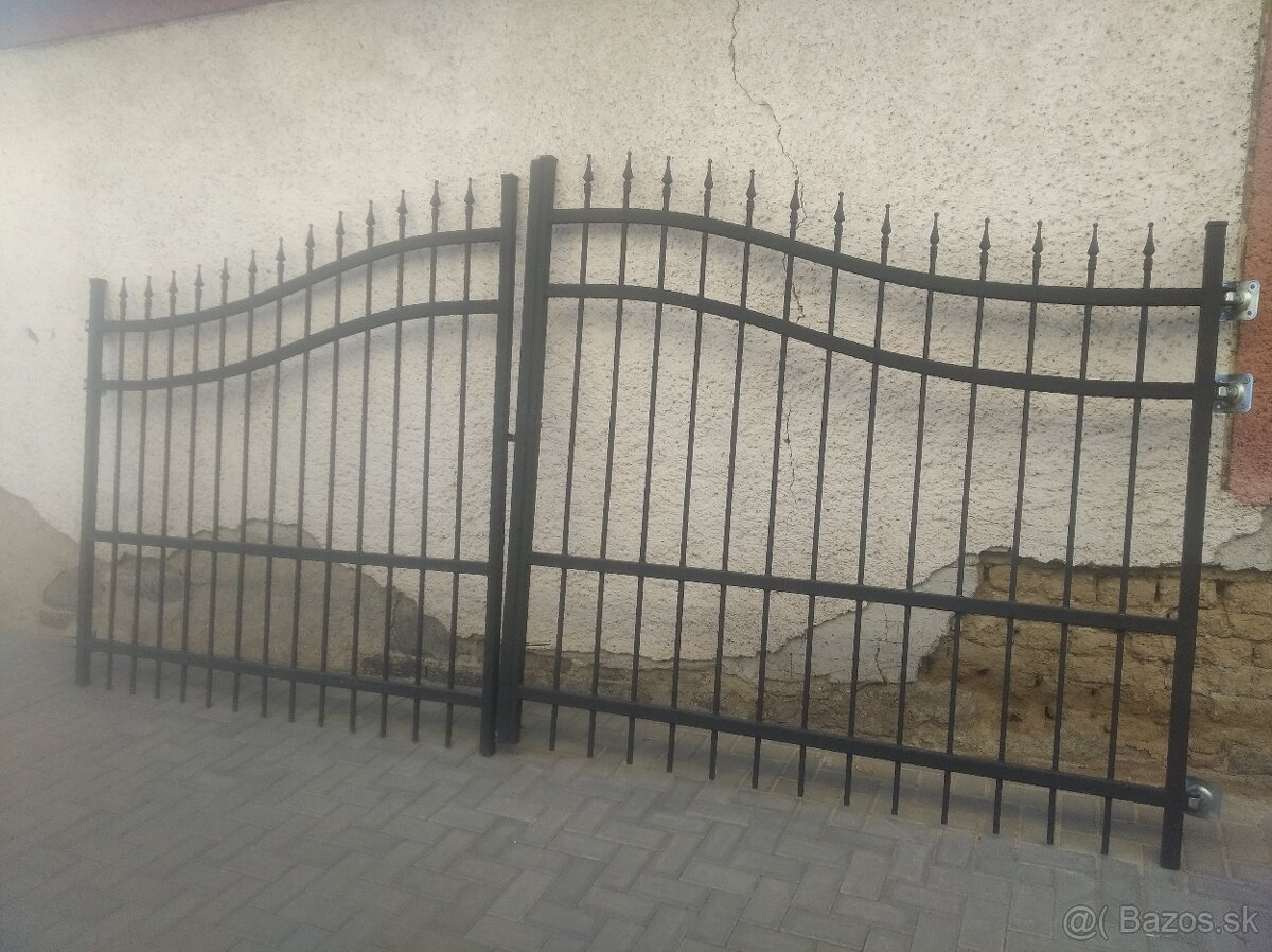 Kovaná brána pozink + farba - 3