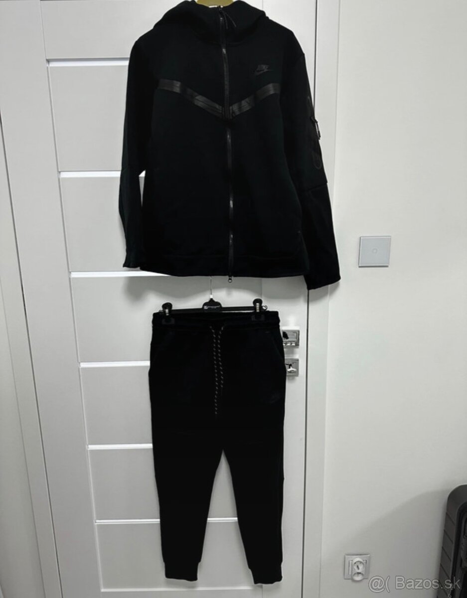 Nike Tech Fleece Čierna - 3