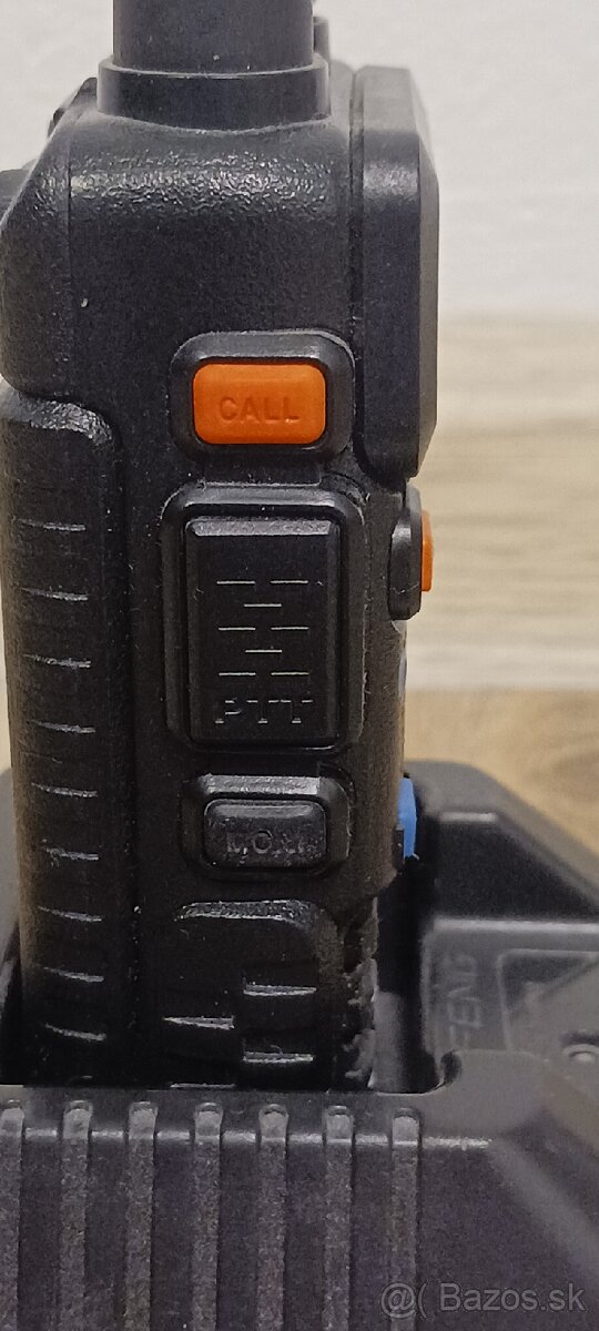 Baofeng UV-5R – dvojica vysielačiek v top stave - 3