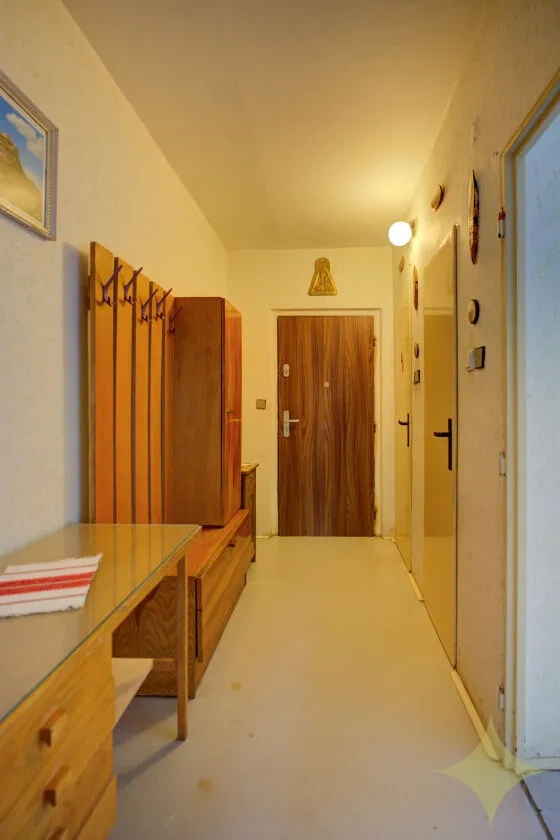 Rôzny starší nábytok - 3