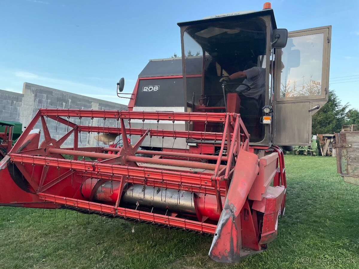Obliny kombajn Massey Ferguson 206 - 3