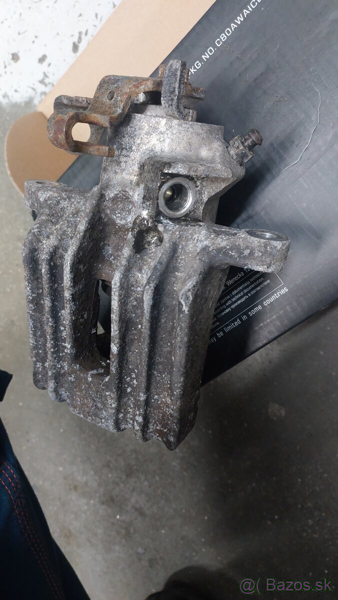 Na VW Golf 4 brzdový stmeň - 3