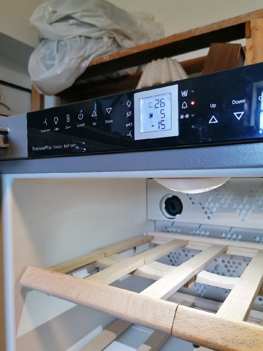 Predám diely z mrazničky Liebherr sbs 8496 - 3