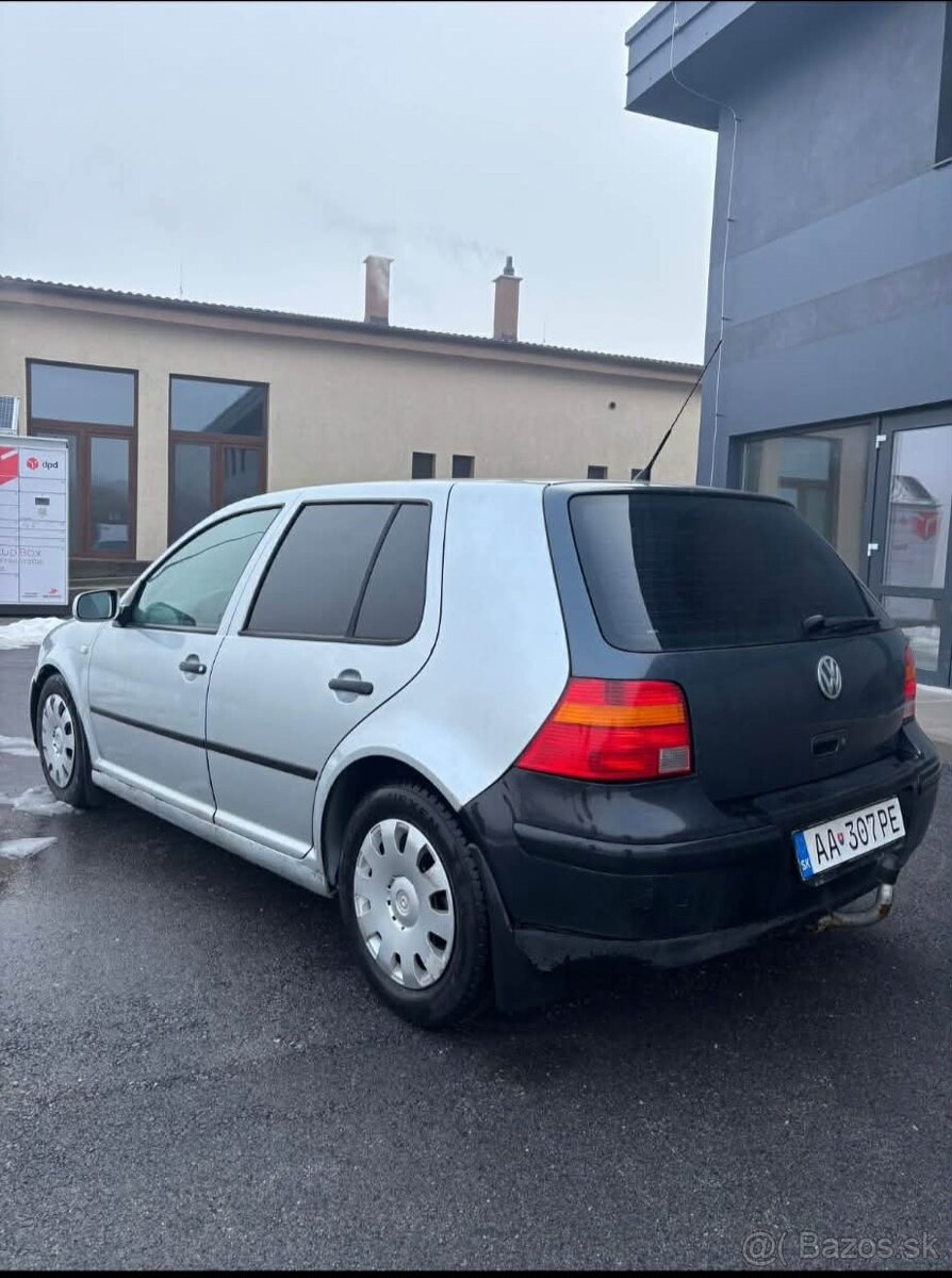 Volkswagen golf - 3
