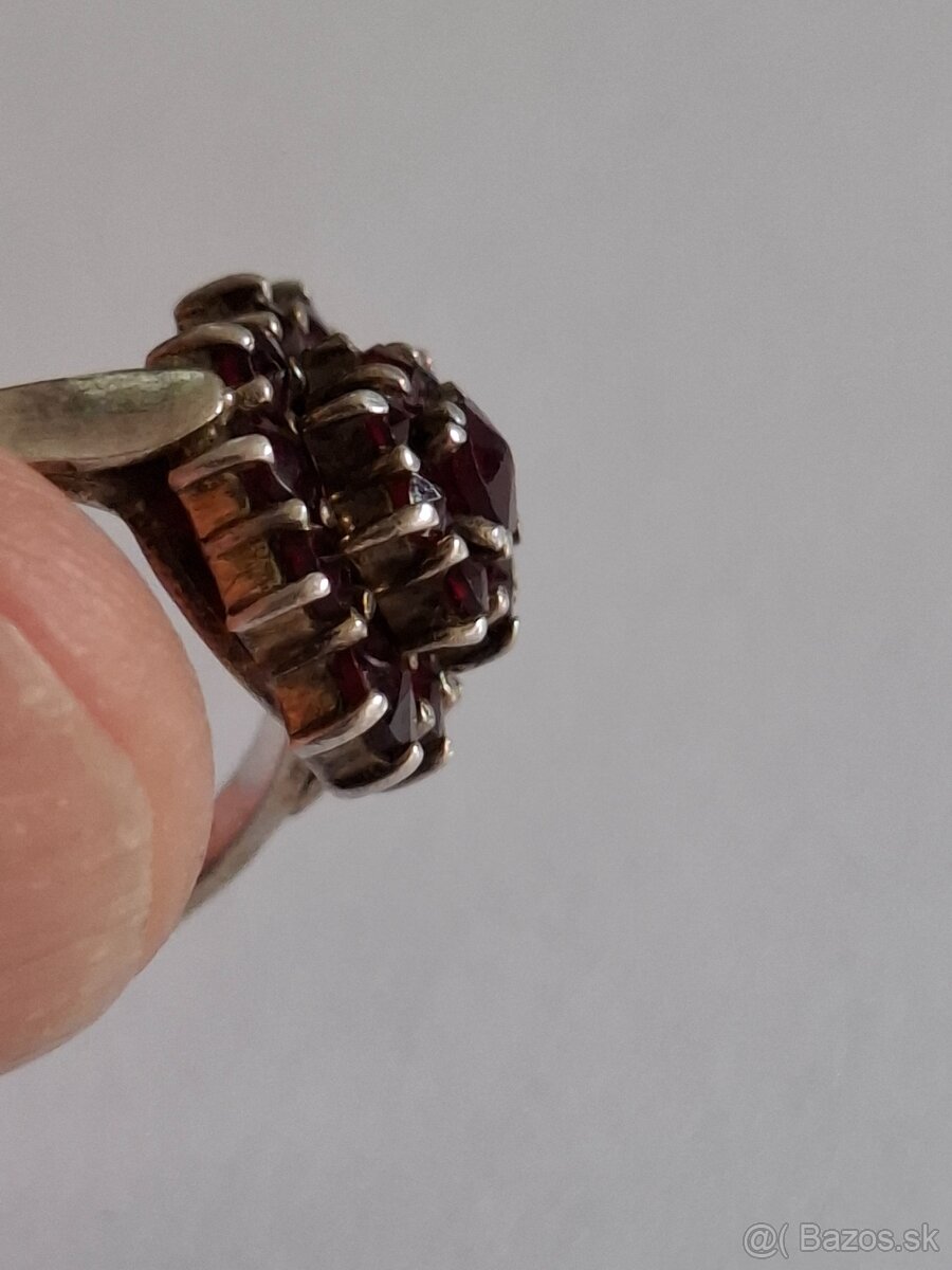 Strieborný prsteň s českými granátikmi 1 - 3