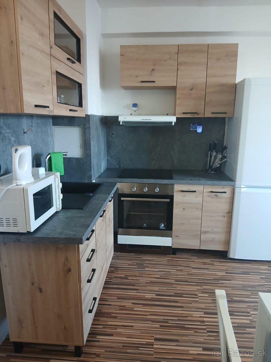 prenájom bytu Bratislava - 3