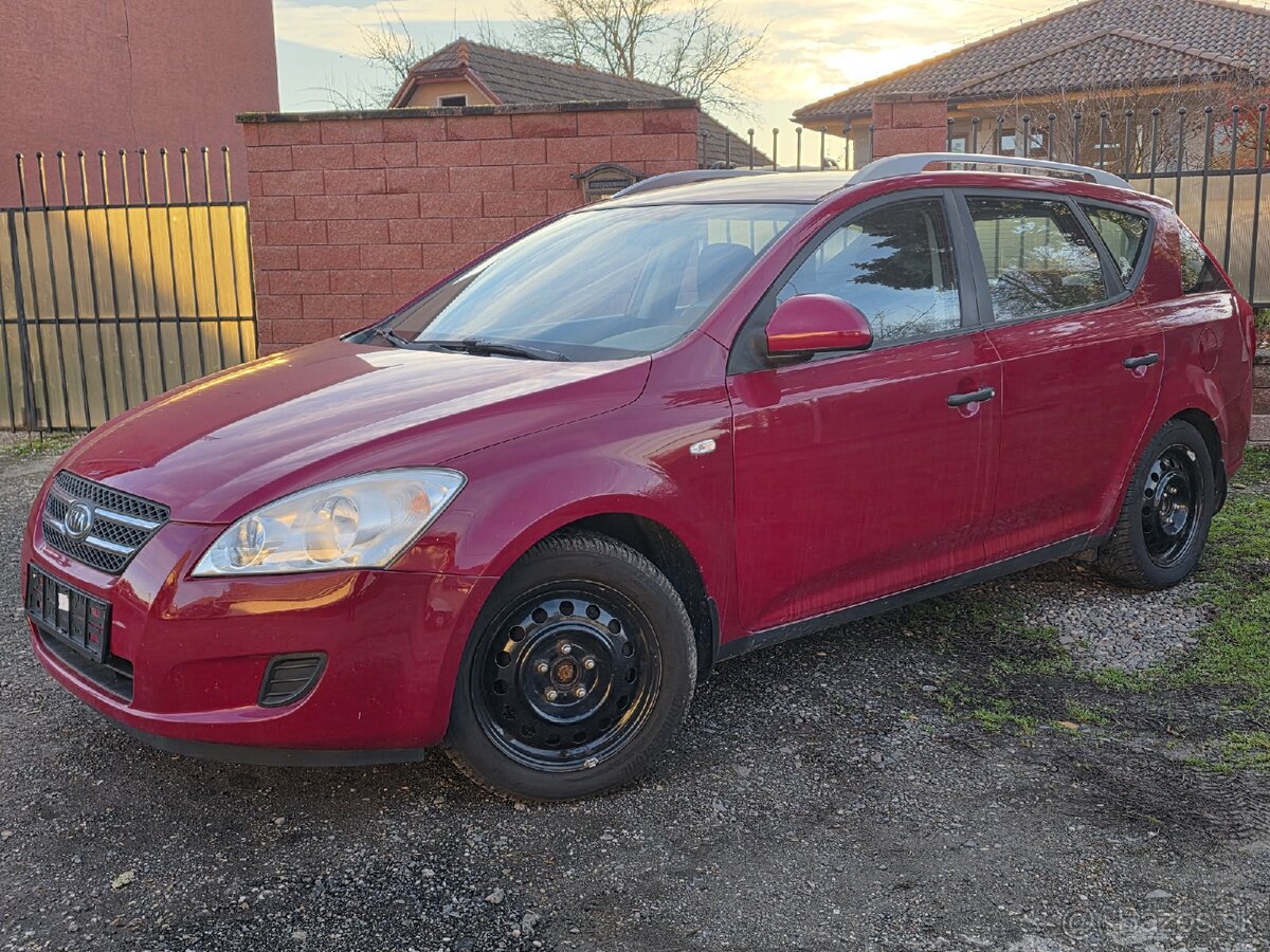 Kia Ceed SW 1.6 16V • Benzín • 85kw • Mod. 2010 - 3