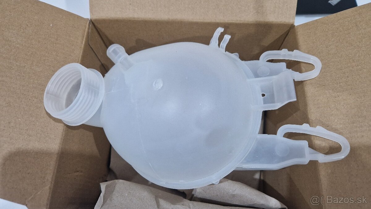 Vyrovnávacia nádobka chladiacej kvapaliny - 3