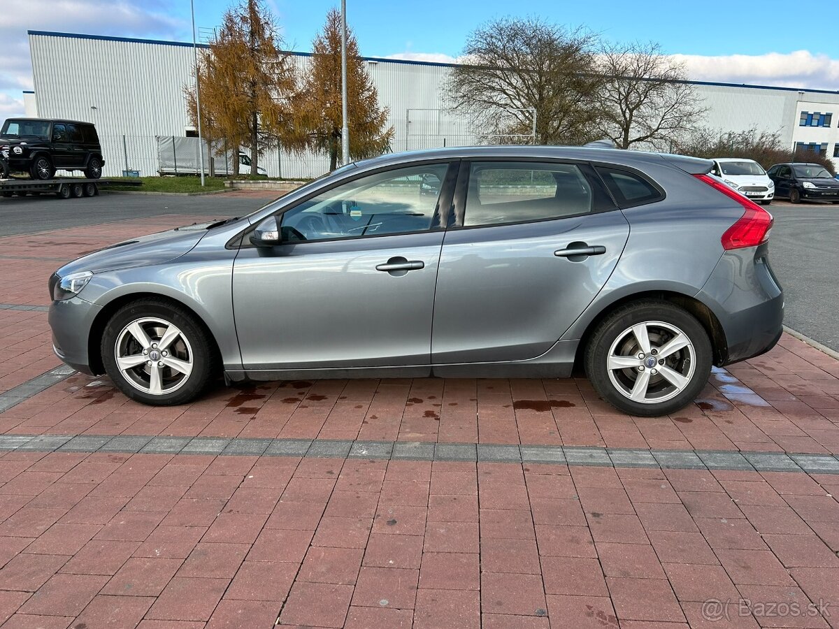 Predám Volvo V40 T2 Edition - 3