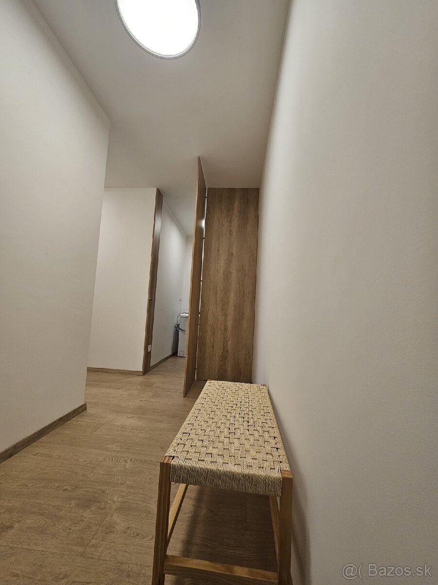 Prenájom 1- izbový byt . - 3