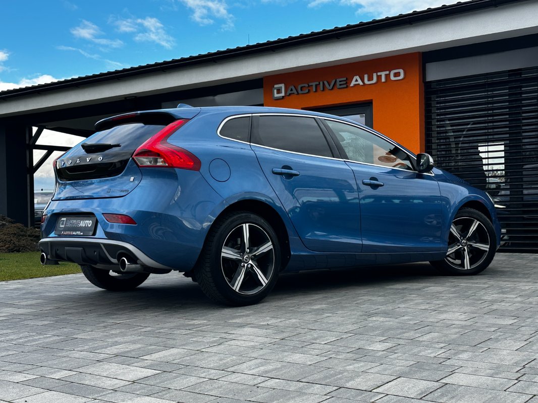 Volvo V40 R-Design D3 2.0 150k A/T - 3