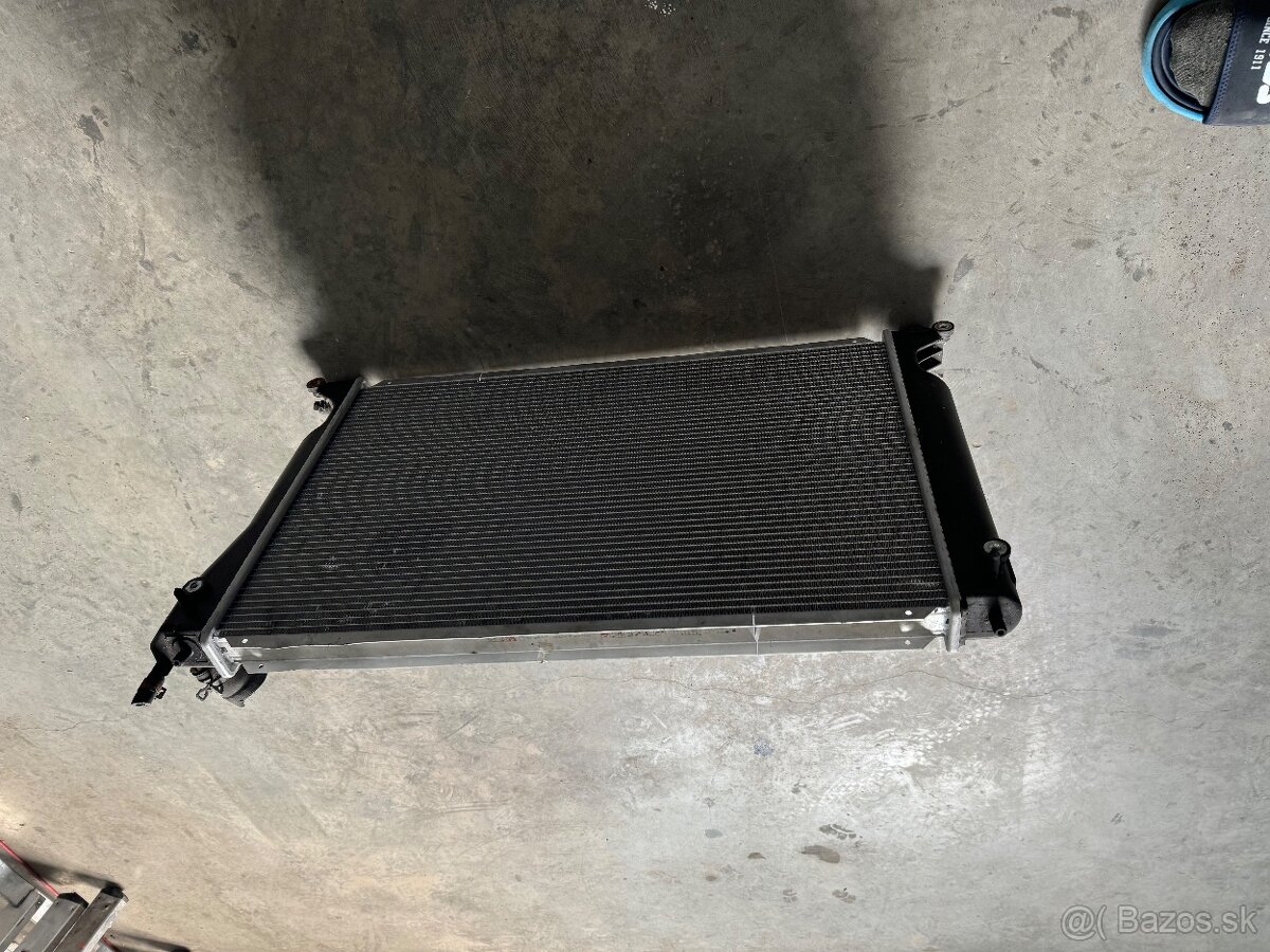 toyota corolla verso - vodný chladič je nový - 3