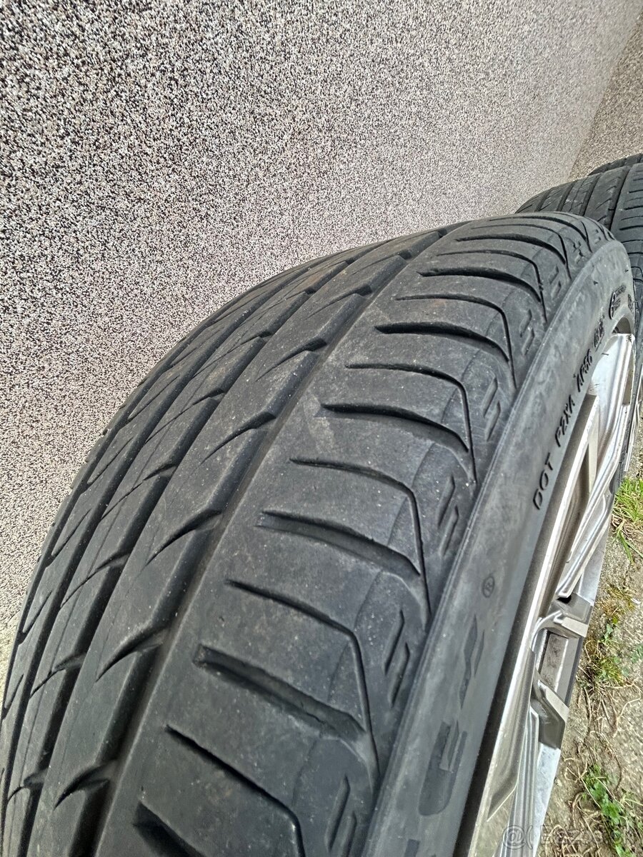 Sada pneumatik s elektrónmi - 3