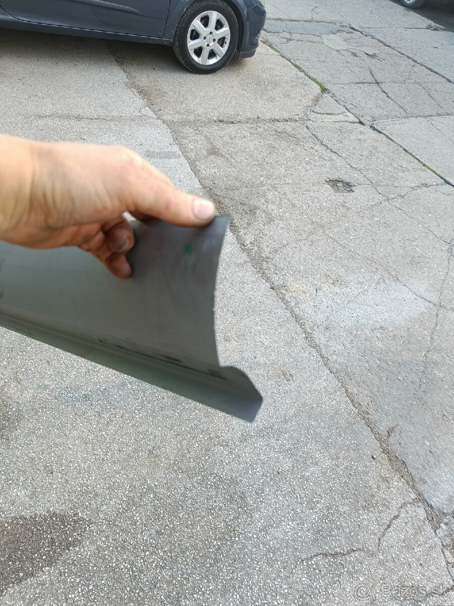 Prahy, podbeh Citroen C4 lift - 3
