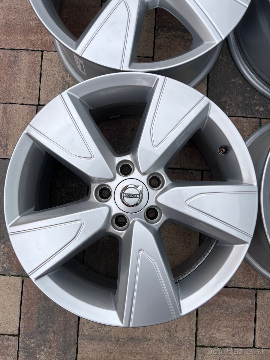 Orig.hliníkové disky Volvo XC40-- R17, 5x108 - 3