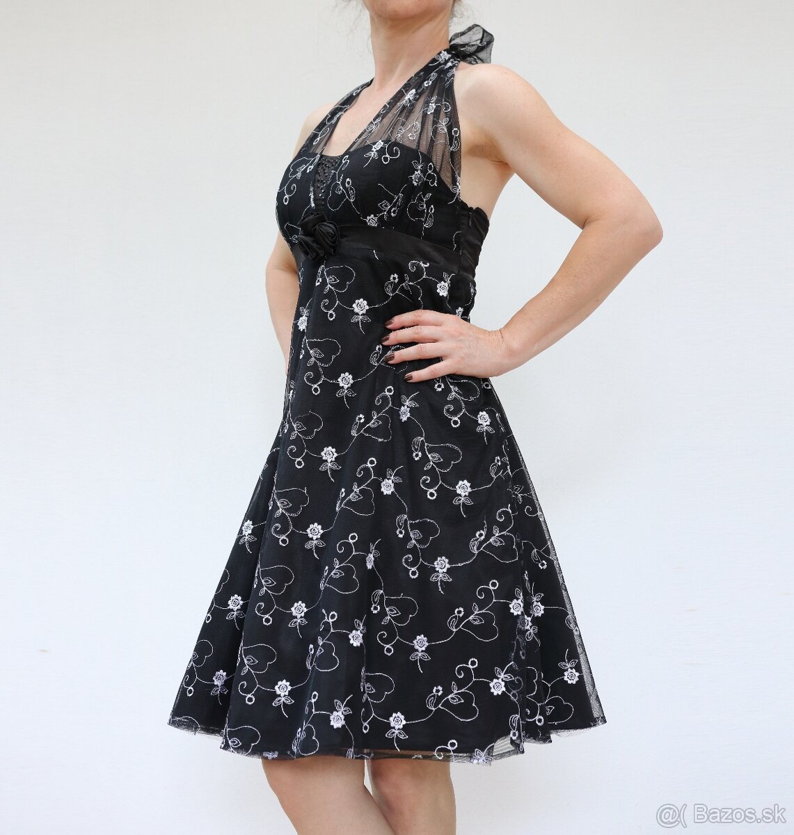 Čierne spoločenské vyšívané pin-up šaty veľ. S - 3