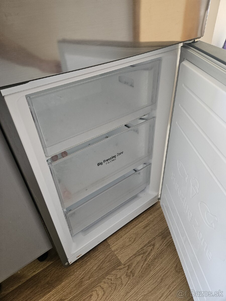 Chladnička s mrazničkou LG, ročník 2022 - 3