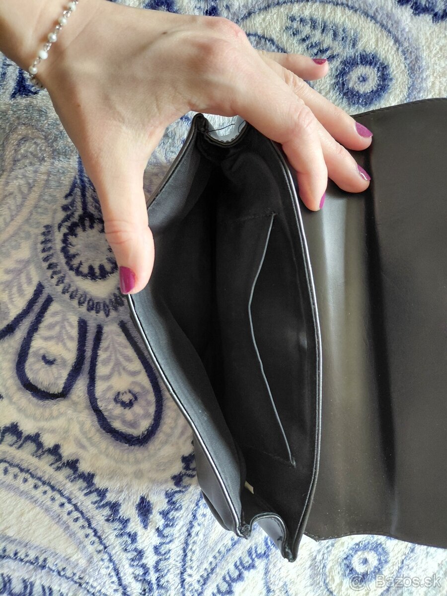 Malá čierna kabelka - 3