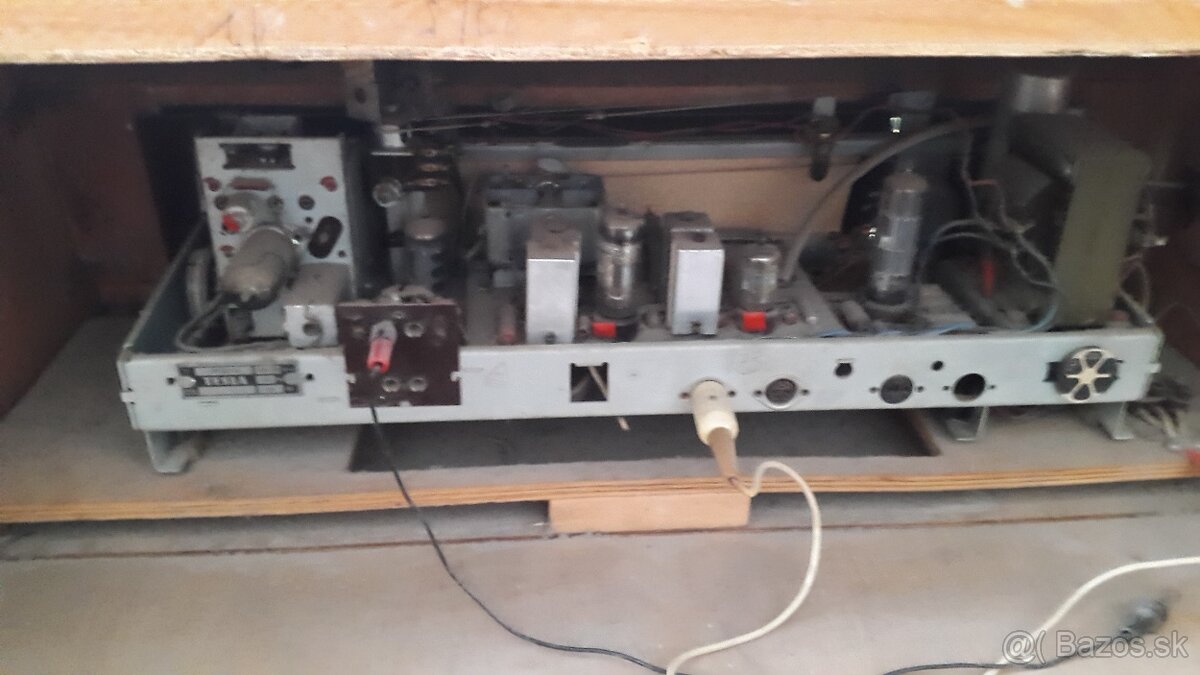 Rádio +gramofón TESLA - 3