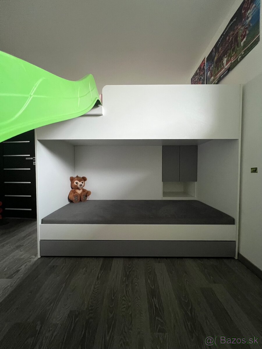 Detská posteľ na mieru so šmykľavkou a úložným priestorom - 3