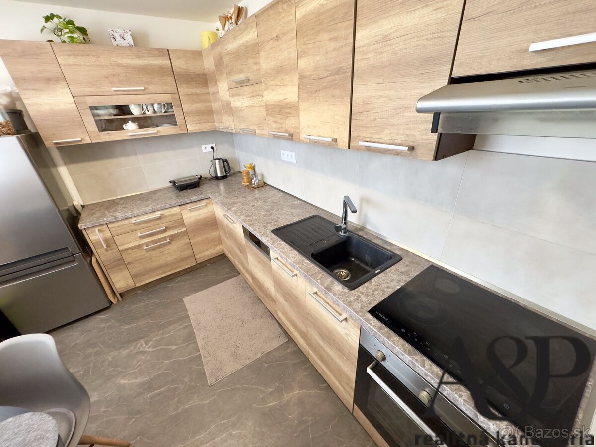 3 IZB. BYT S LOGGIOU,GARÁŽOU A ZÁHRADOU, 68M2, KOŠARISKÁ, ok - 3