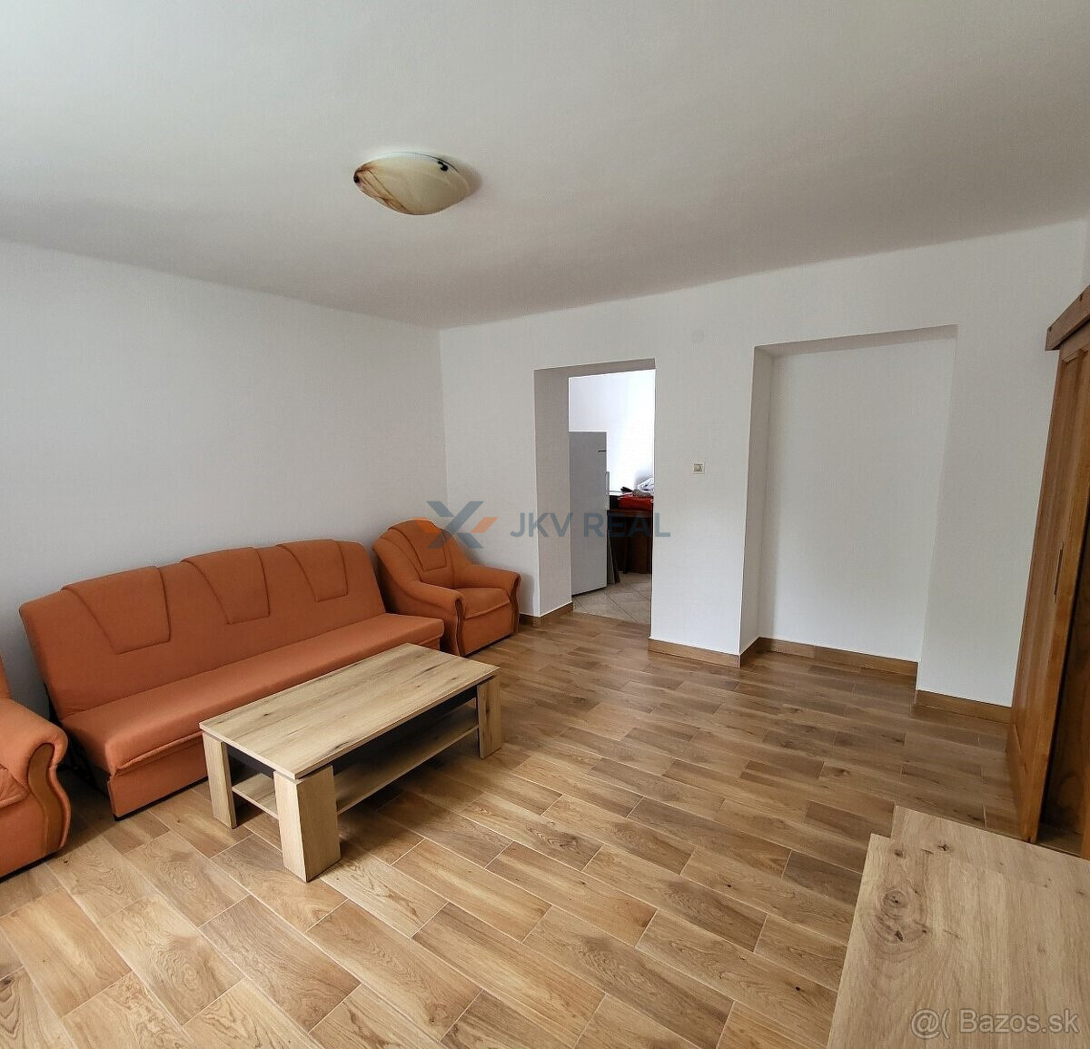 Slnečný 2-izbový byt s balkónom v tichej časti Prievidze - 3