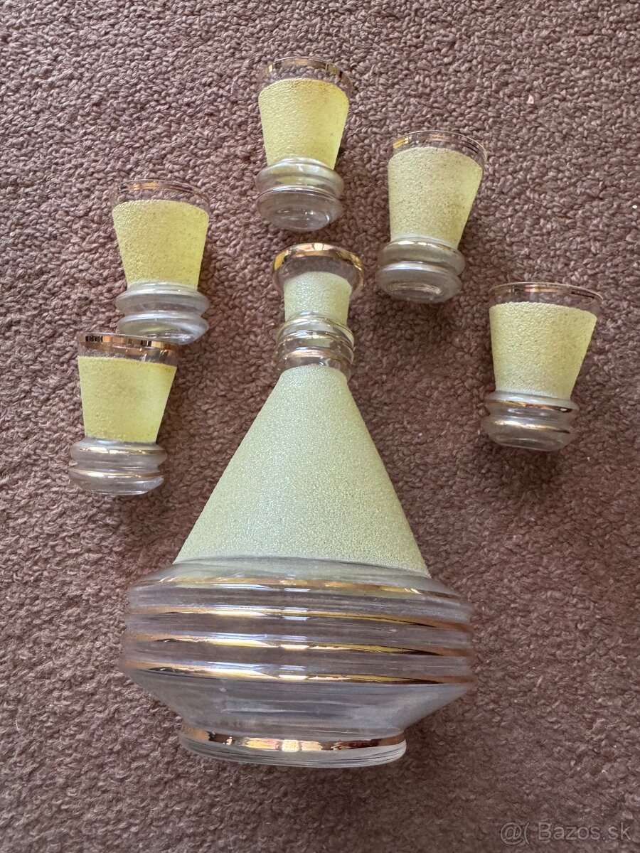 Karafa na alkohol s poharikmi 10 - 3