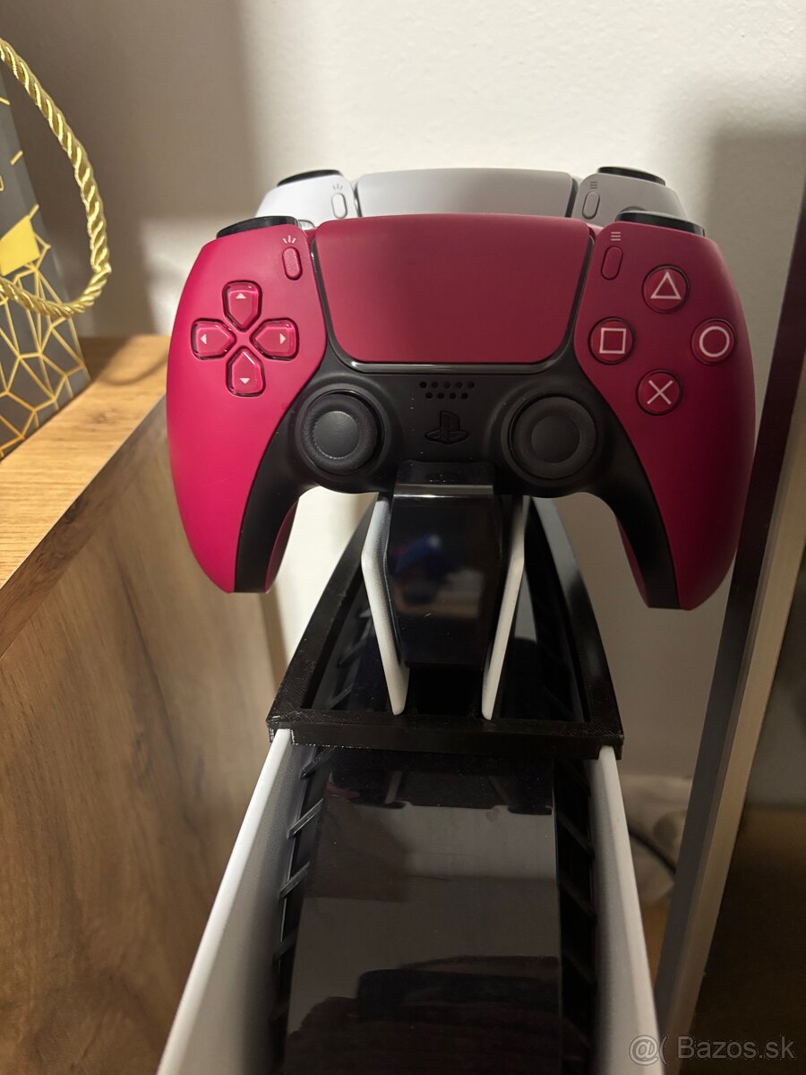 Predám PlayStation 5 + 2 ovládače,nabíjacia stanica - 3