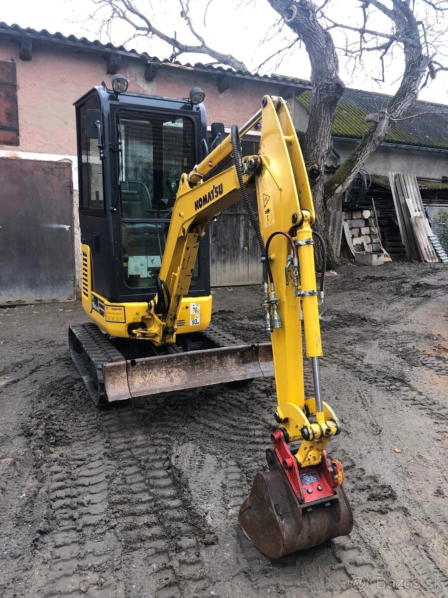 Komatsu PC16R - 3
