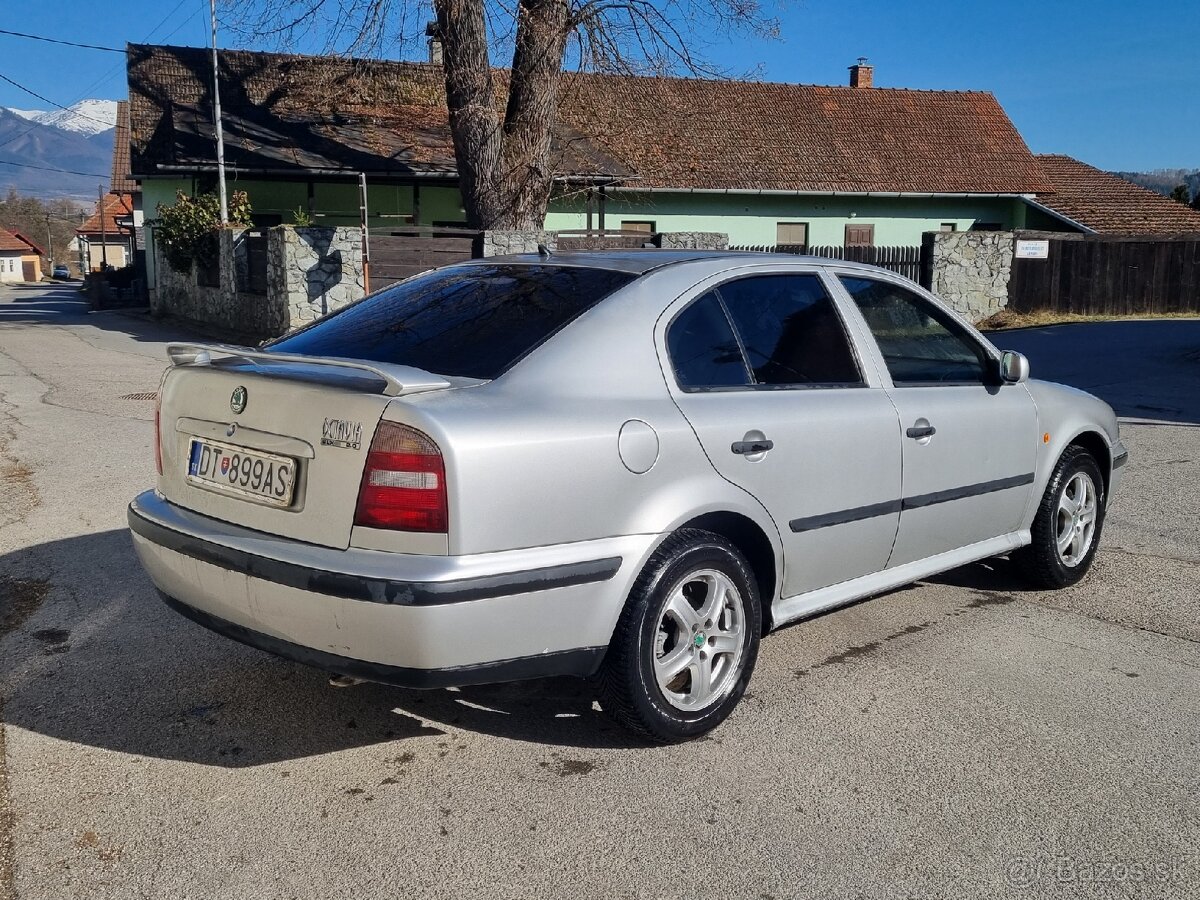 Škoda Octavia 1 Rozpredám 2.0 i - 3