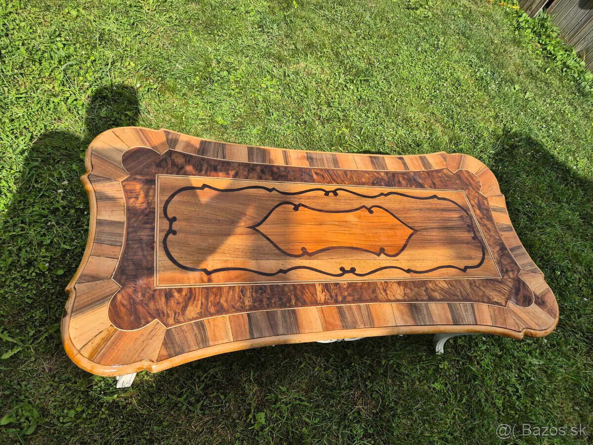 KONFERENČNÝ STOLÍK - 3