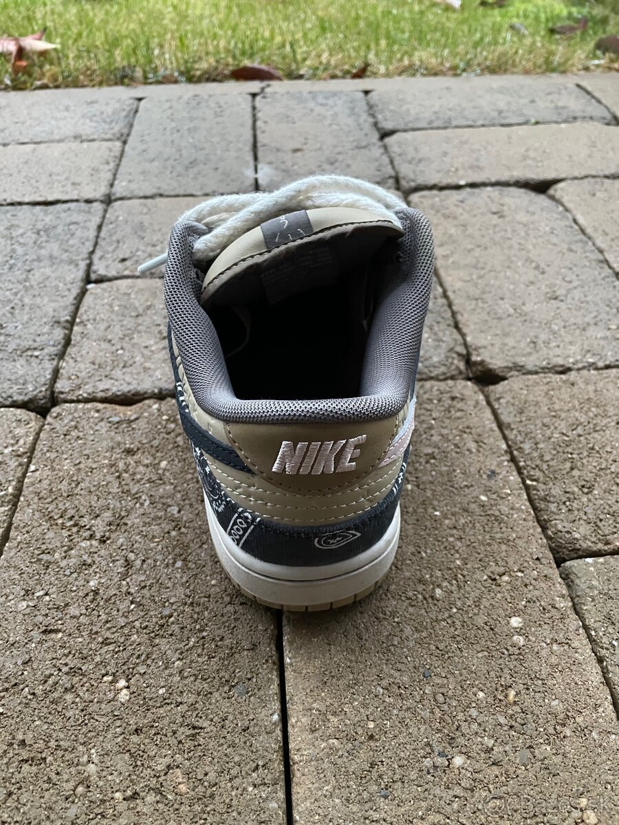 Nike SB Dunk Low “Travis Scott” - 3