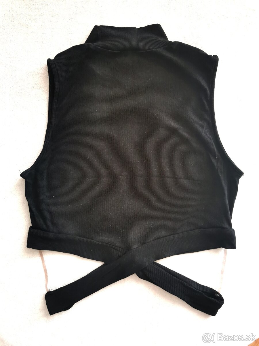 Prekríženy crop top Fashion nova - 3