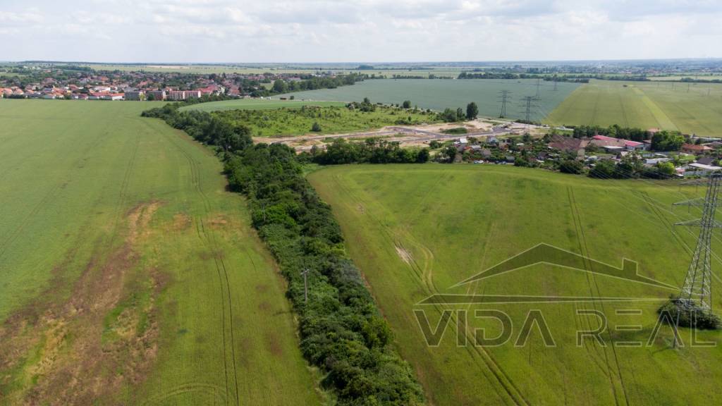 Na predaj pozemok v Pezinku o výmere 3860 m2 - 3