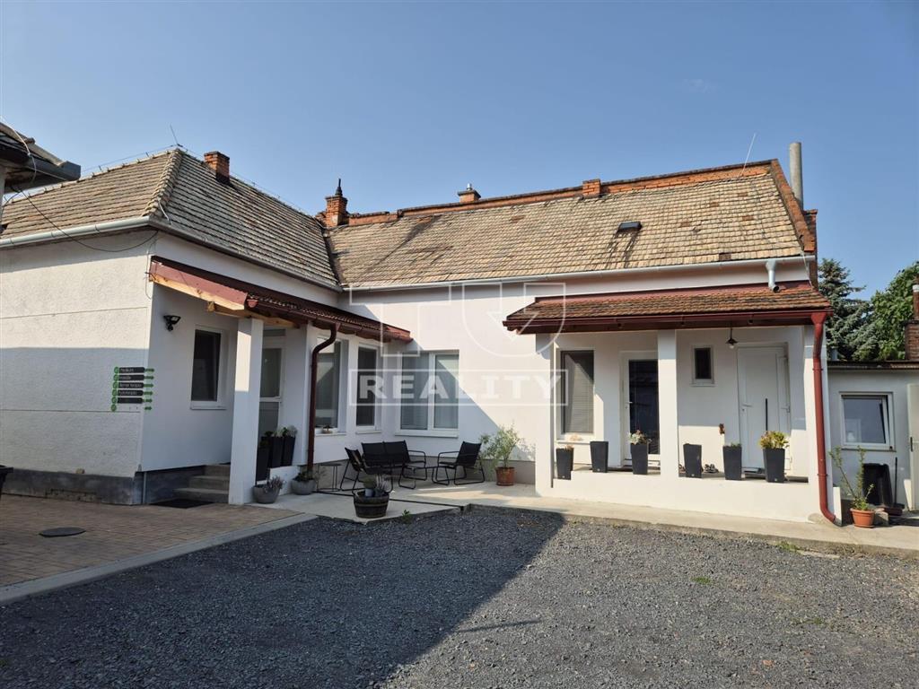 4 izbový rodinný dom v centre Levíc- kompletná... - 3