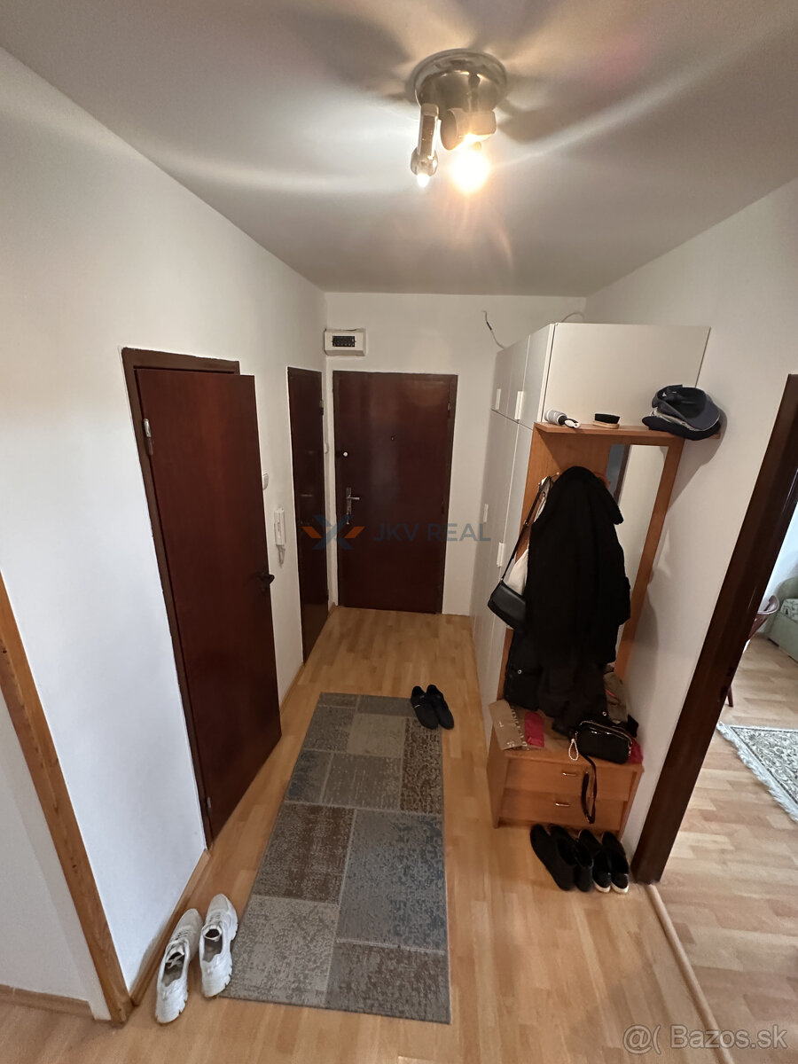 Na predaj 3-izbový byt vo Vrakúni s dvoma balkónmi - 3